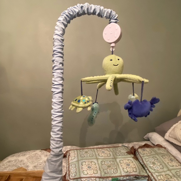 New Lambs and Ivy Baby Mobile Ocean Baby Crib - Picture 2 of 2